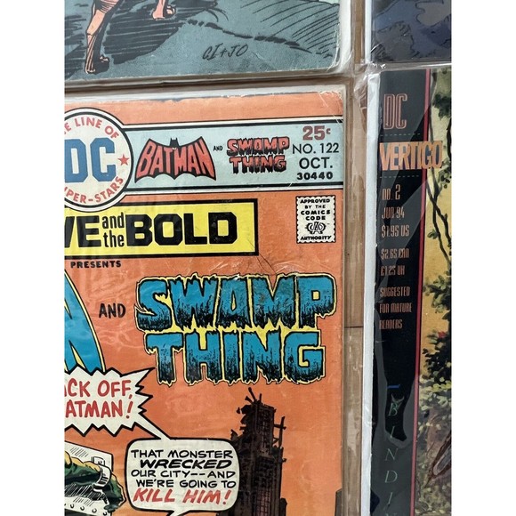 Lot of 10 Comics Batman, Vampirella, Books of Magic, DC and Others, Mixed Lot - Picture 10 of 12